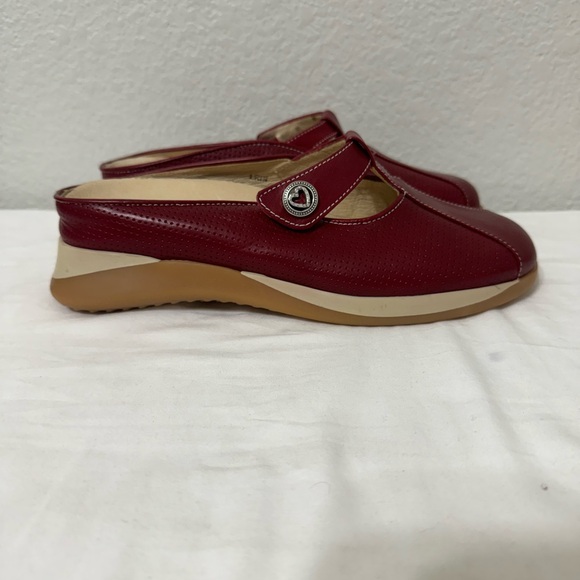 Brighton Erin Red Leather Mules size 8 - Picture 5 of 12